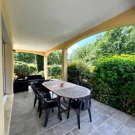 Avec Piscine Sur Villa Pierrevert