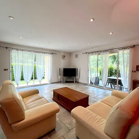 Villa Avec Piscine Sur